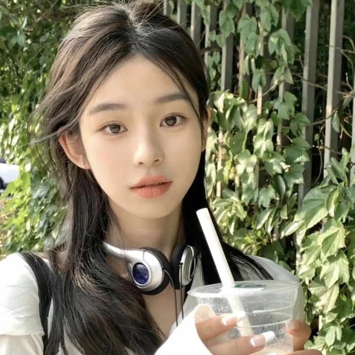 休夫后，化身总裁惊艳全场